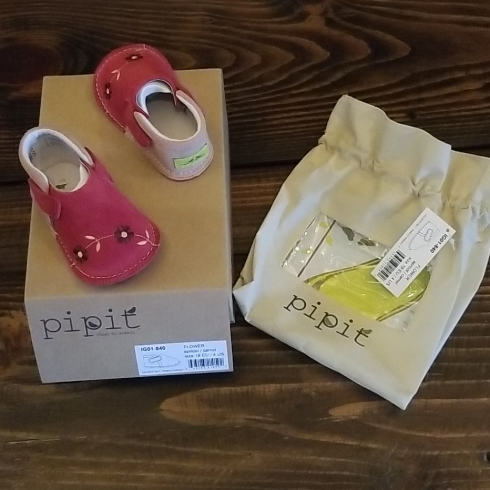 Pipit baby shoe